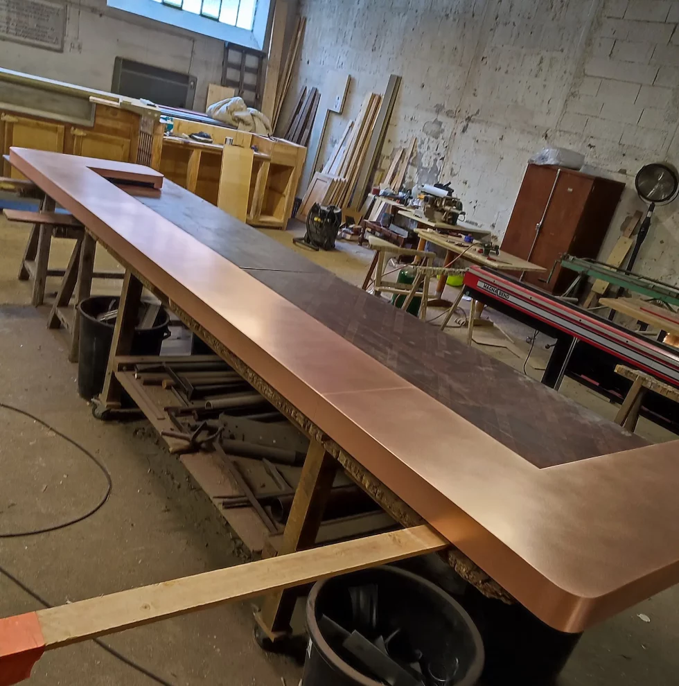 Fabrication de bar et piste de comptoir en cuivre, laiton et zinc