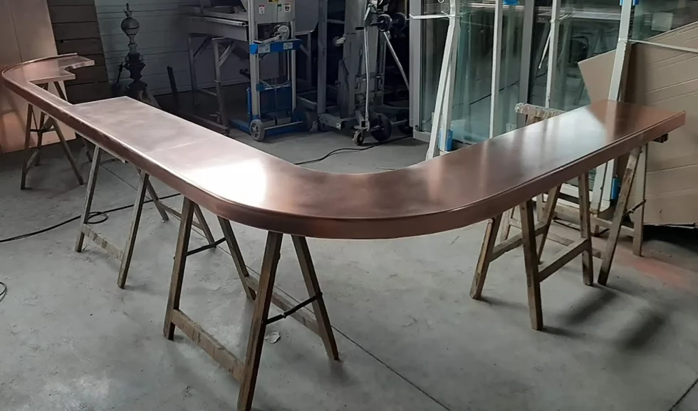 Fabrication de bar et piste de comptoir en cuivre, laiton et zinc