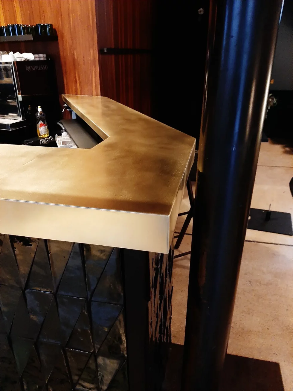 Fabrication de bar et piste de comptoir en cuivre, laiton et zinc