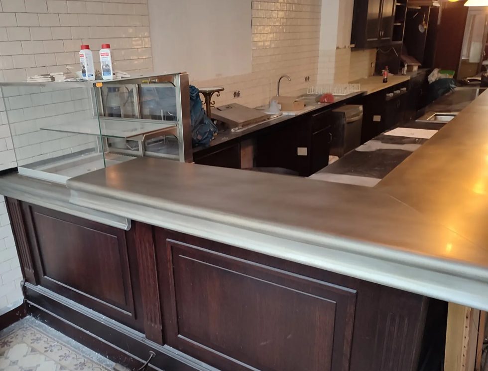 Fabrication de bar et piste de comptoir en cuivre, laiton et zinc