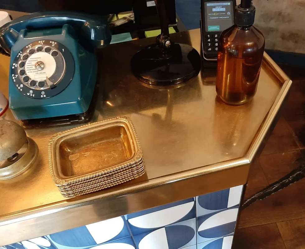 Fabrication de bar et piste de comptoir en cuivre, laiton et zinc