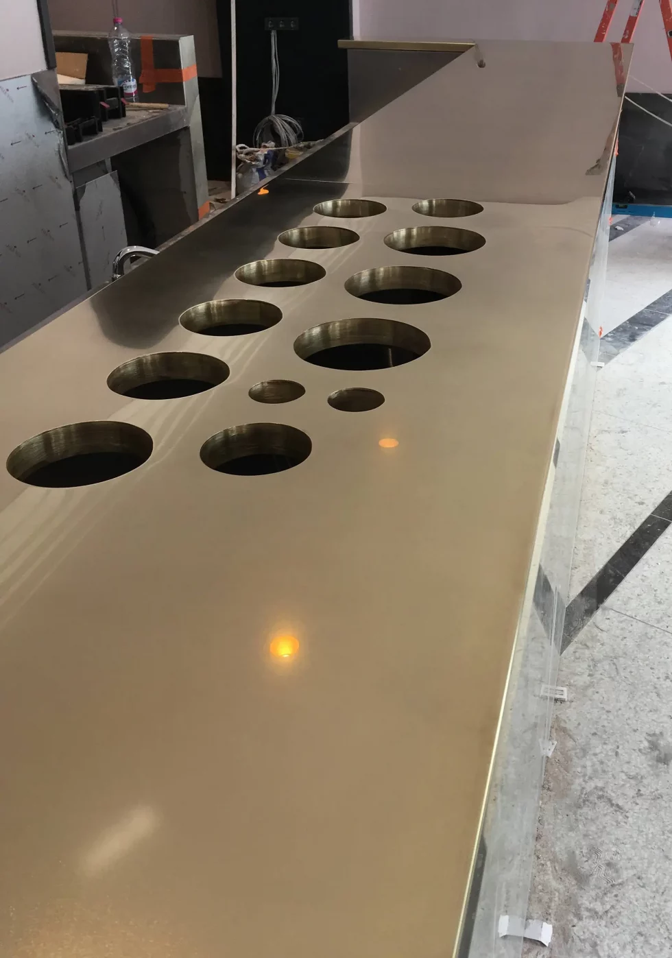 Fabrication de bar et piste de comptoir en cuivre, laiton et zinc