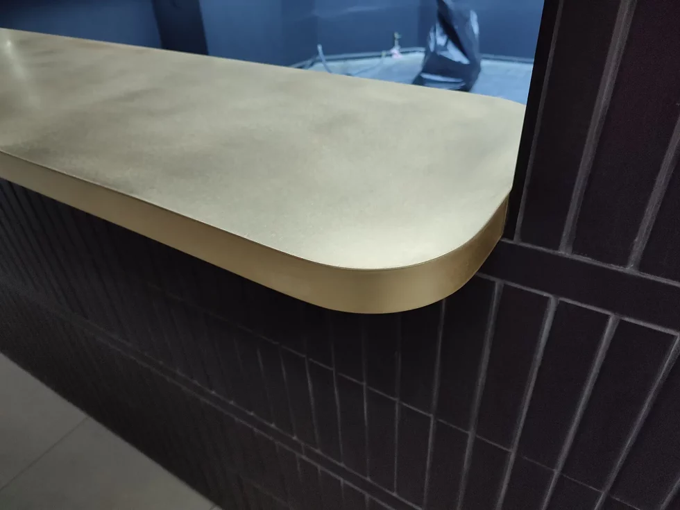 Fabrication de bar et piste de comptoir en cuivre, laiton et zinc