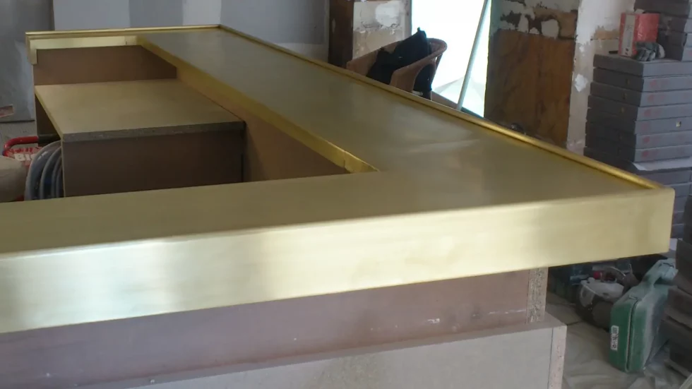 Fabrication de bar et piste de comptoir en cuivre, laiton et zinc