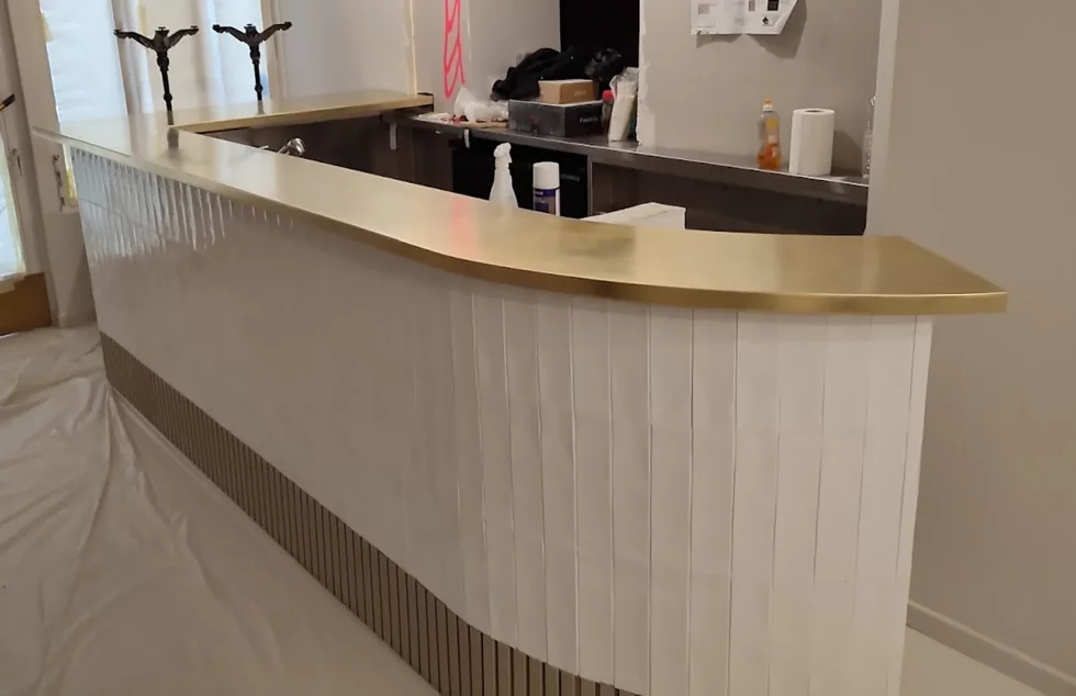 Fabrication de bar et piste de comptoir en cuivre, laiton et zinc